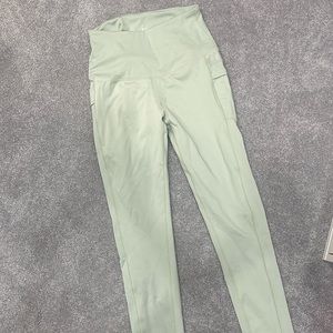Women workout leggings. Pistachio green. Size small. High waisted, side pockets.